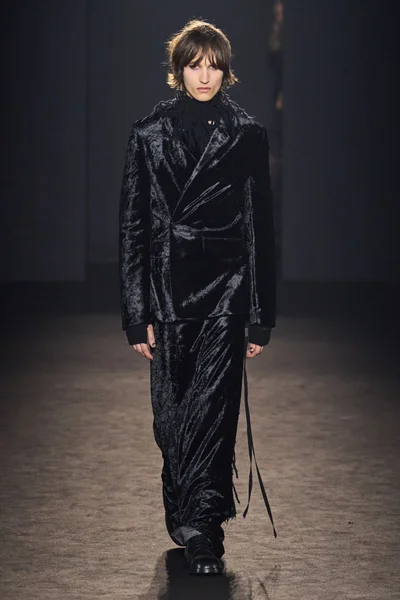 Look 37